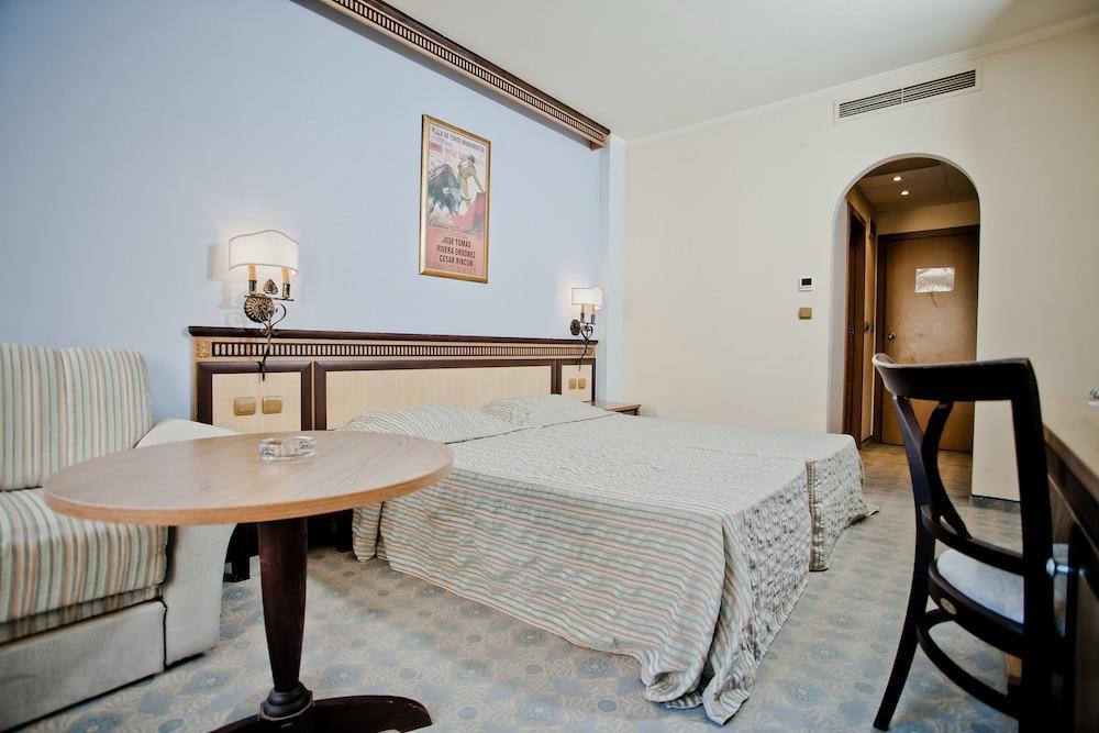 Andalucia Beach Hotel Elenite Buitenkant foto