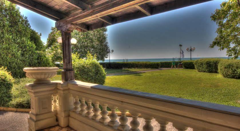 Andalucia Beach Hotel Elenite Buitenkant foto