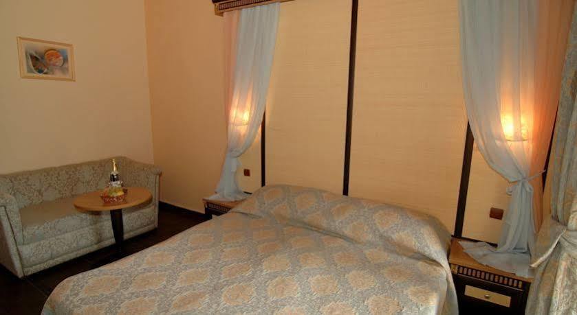 Andalucia Beach Hotel Elenite Buitenkant foto