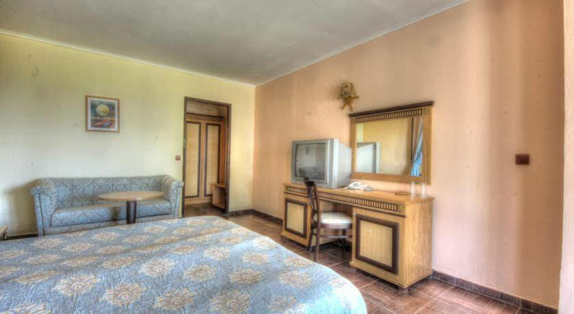 Andalucia Beach Hotel Elenite Buitenkant foto