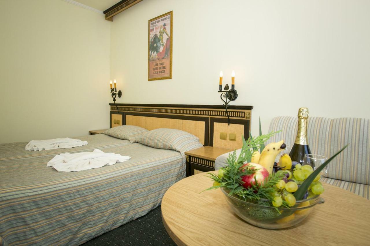 Andalucia Beach Hotel Elenite Buitenkant foto